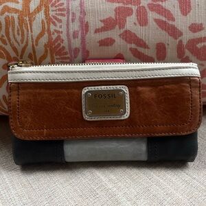 Vintage Fossil Long Live Emory Leather Wallet.
